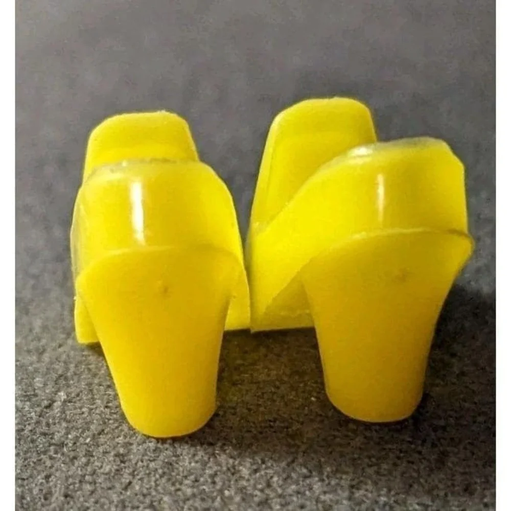 Vintage Barbie Doll Pilgrim Shoes Yellow Japan Francie‎ Pretty Mattel
